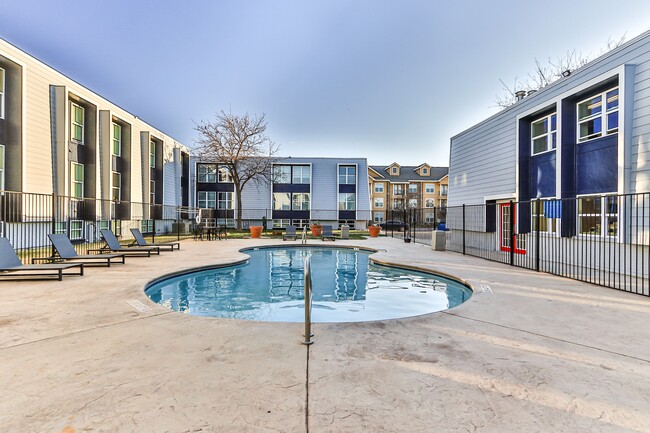 The Pointe Apartments in Lubbock, TX - Building Photo - Building Photo