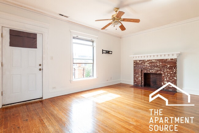 property at 902 W Belle Plaine Ave