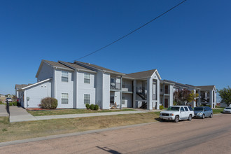 Westfield Apartment Homes in Hugoton, KS - Foto de edificio - Building Photo