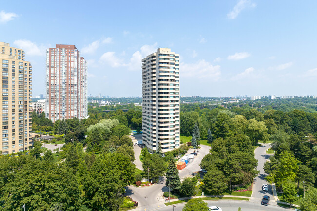 Wynford Place in Toronto, ON - Building Photo - Building Photo