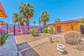 216 N 10th St in Las Vegas, NV - Building Photo - Building Photo