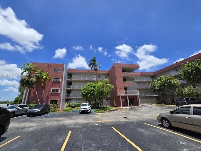 8425 NW 8th St, Unit 307 in Miami, FL - Building Photo - Building Photo