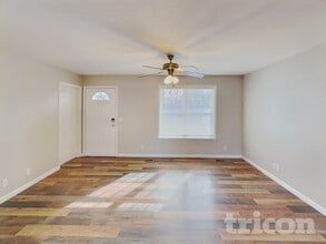 1150 E 17th Ave in Springfield, TN - Foto de edificio - Building Photo