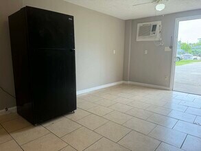 5511 Avenue N 1/2 Rear in Galveston, TX - Building Photo - Building Photo