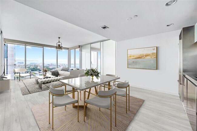 1040 Biscayne Blvd in Miami, FL - Building Photo - Building Photo