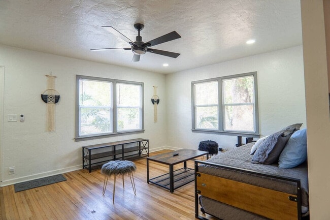 2317 E Crystal Lake Ave in Orlando, FL - Building Photo - Building Photo