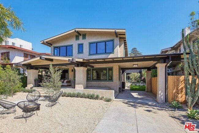 property at 1812 N Kenmore Ave