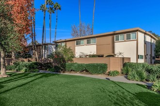 Sea Breeze Rental Townhomes in Costa Mesa, CA - Building Photo - Building Photo