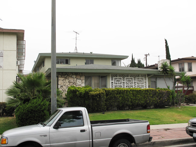 2917 W Rosecrans Ave in Gardena, CA - Building Photo - Building Photo