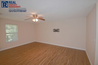 704 Holland Ridge Dr in La Vergne, TN - Building Photo - Building Photo