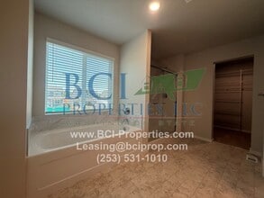 18219 35th Ave E in Parkland, WA - Building Photo - Building Photo