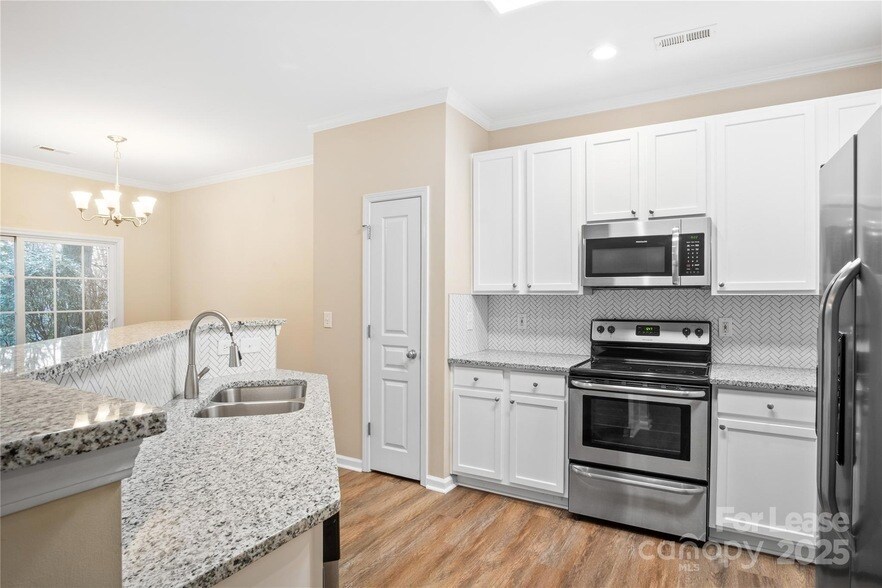 8360 Chaceview Ct in Charlotte, NC - Building Photo