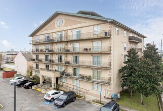 Cleary Condominiums in Metairie, LA - Foto de edificio - Building Photo