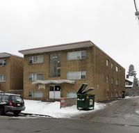 1711 Mount Royal Apartments in Calgary, AB - Building Photo - Building Photo