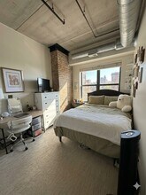 1735 W Diversey Pkwy, Unit 408 in Chicago, IL - Building Photo - Building Photo