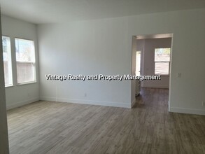 1052 Foxfire Dr in Manteca, CA - Building Photo - Building Photo