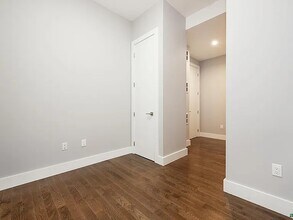 417 Manhattan Ave, Unit 3 in New York, NY - Foto de edificio - Building Photo