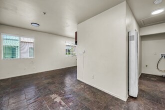 5243 Huntington Dr in Los Angeles, CA - Building Photo - Building Photo