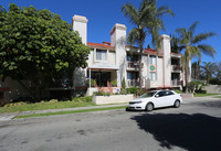 10915 Huston St in North Hollywood, CA - Building Photo - Building Photo