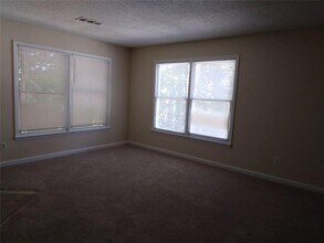 1600 Oakpoint Dr SW in Marietta, GA - Building Photo - Building Photo