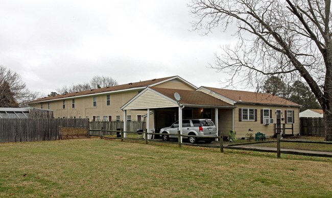 11 Hedge Ln in Portsmouth, VA - Building Photo - Building Photo