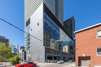 Casa III in Toronto, ON - Building Photo - Building Photo