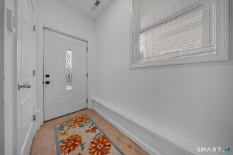 60 Hawthorne St in West Haven, CT - Building Photo - Building Photo