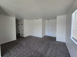 1706 Elayne Dr in Merced, CA - Building Photo - Building Photo