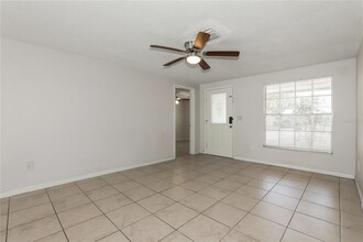 2202 Selkirk St in Valrico, FL - Building Photo - Building Photo
