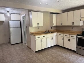6 Oak Ridge Rd in Lunenburg, MA - Building Photo - Building Photo