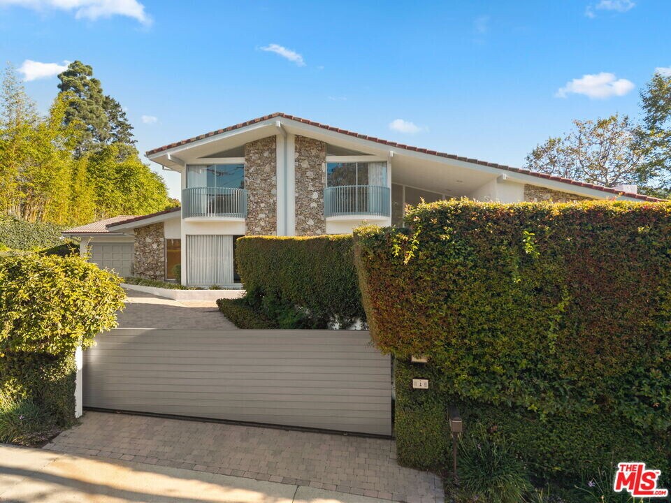 650 N Tigertail Rd in Los Angeles, CA - Building Photo