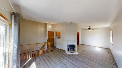 9406 A-94100 100 Ave in Grande Prairie, AB - Building Photo - Building Photo