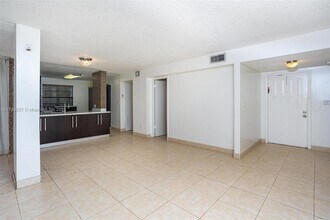 3553 Magellan Cir, Unit 3111 in Aventura, FL - Building Photo - Building Photo