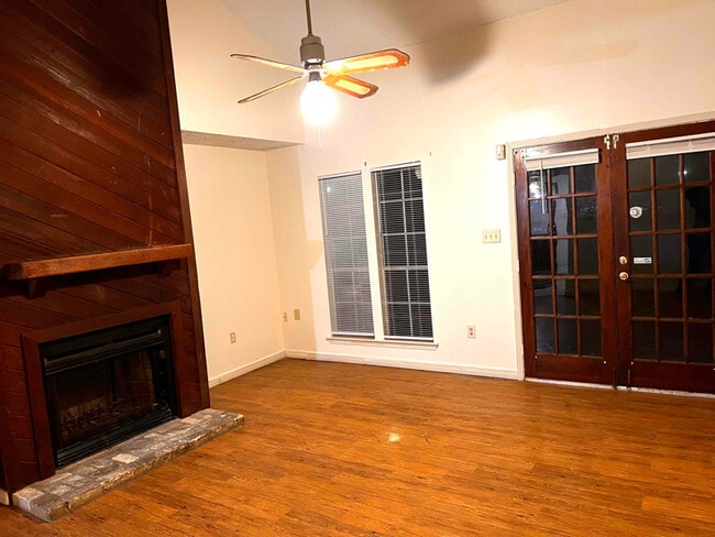 3153 O'Neal Ln in Baton Rouge, LA - Foto de edificio - Building Photo