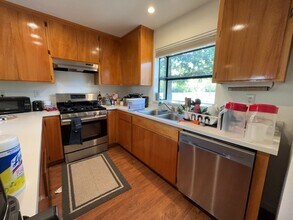 2128 Bueno Dr in Davis, CA - Building Photo - Building Photo