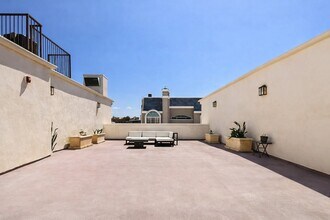 11848 Kiowa Ave, Unit PH7 in Los Angeles, CA - Building Photo - Building Photo