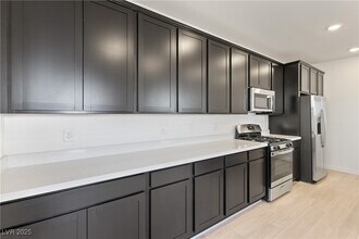 2502 Vittora Pointe St in Henderson, NV - Building Photo - Building Photo