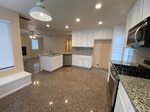 9154 Old Creek Dr in Elk Grove, CA - Building Photo - Building Photo
