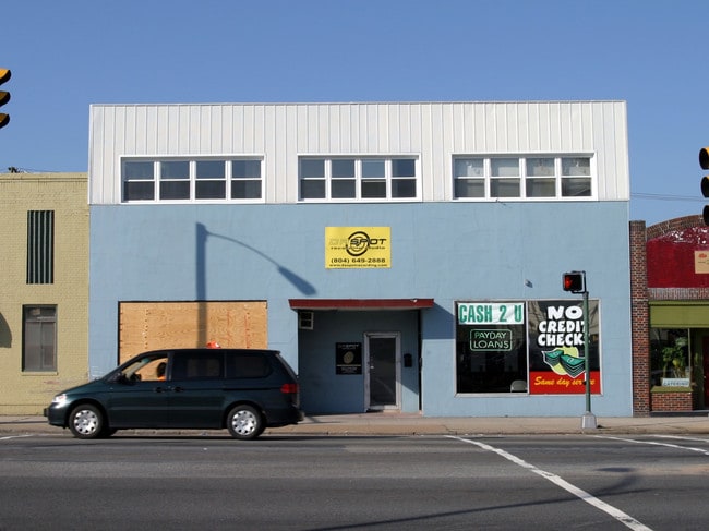 2707-2711 W Broad St in Richmond, VA - Foto de edificio - Building Photo