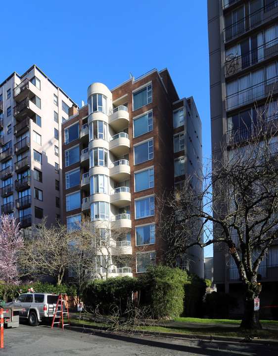 Sundial Place in Vancouver, BC - Building Photo