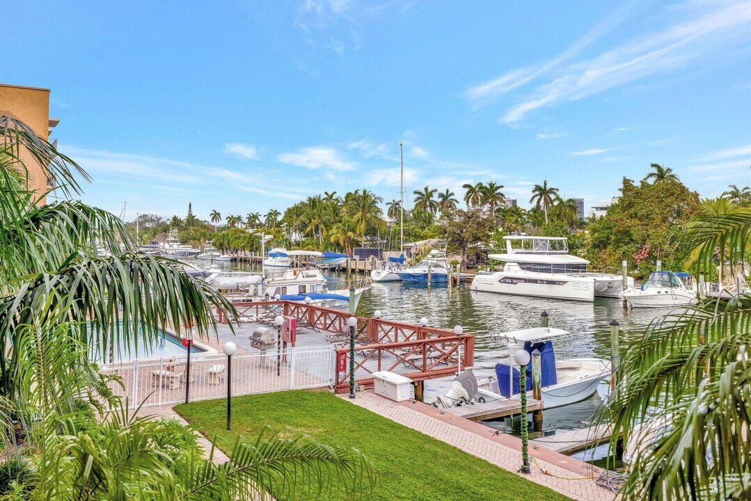 1777 SE 15th St in Fort Lauderdale, FL - Building Photo