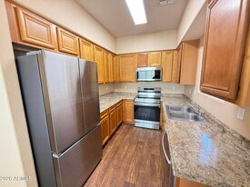 2834 E Tracy Ln in Phoenix, AZ - Building Photo