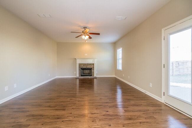 8005 Lakota Ct in Spring Hill, TN - Foto de edificio - Building Photo