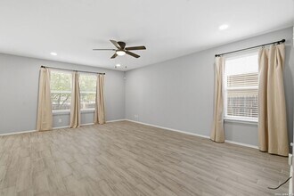 655 Rattler Bluff in San Antonio, TX - Foto de edificio - Building Photo