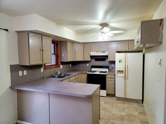 3676 Bristol Cir E in East Stroudsburg, PA - Building Photo - Building Photo
