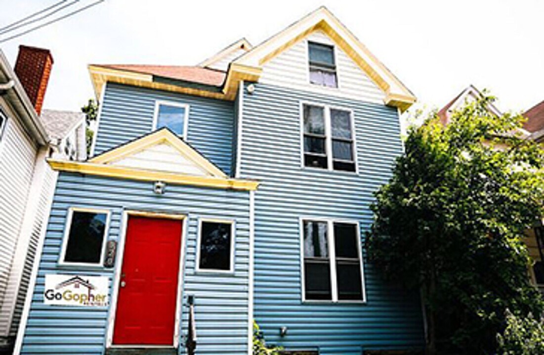 520 12th Ave SE in Minneapolis, MN - Building Photo