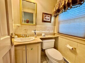 28 Maplewood St, Unit Maplewood St in Boston, MA - Foto de edificio - Building Photo