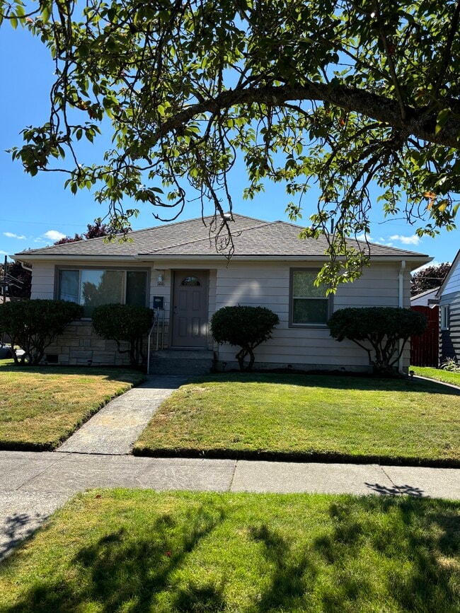 1446 9th Ave Rentals in Longview, WA