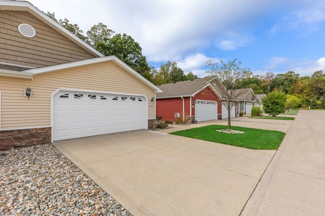 Redwood Cascade Township