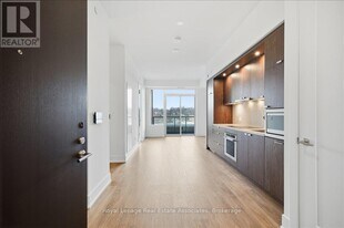 259 The Kingsway in Toronto, ON - Building Photo